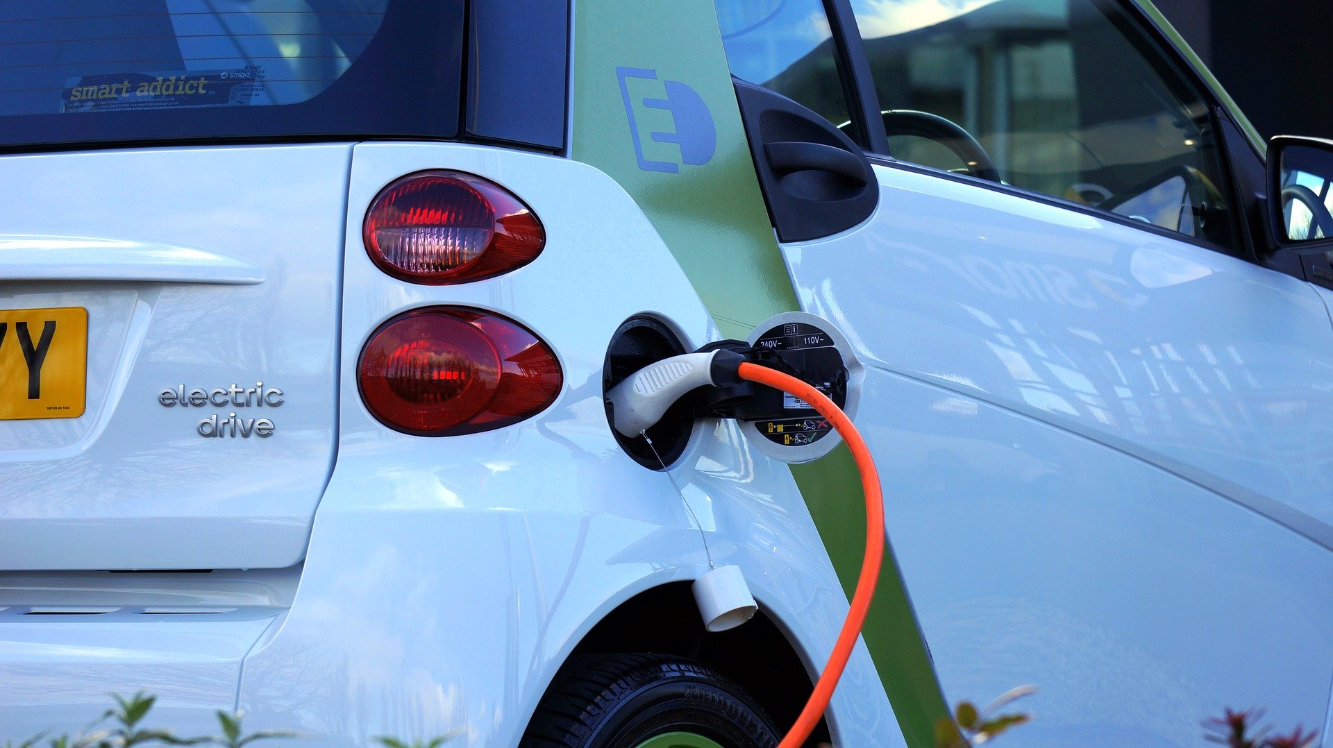 Electric vehicle manufacturers seek government clarification on sale of EV without battery