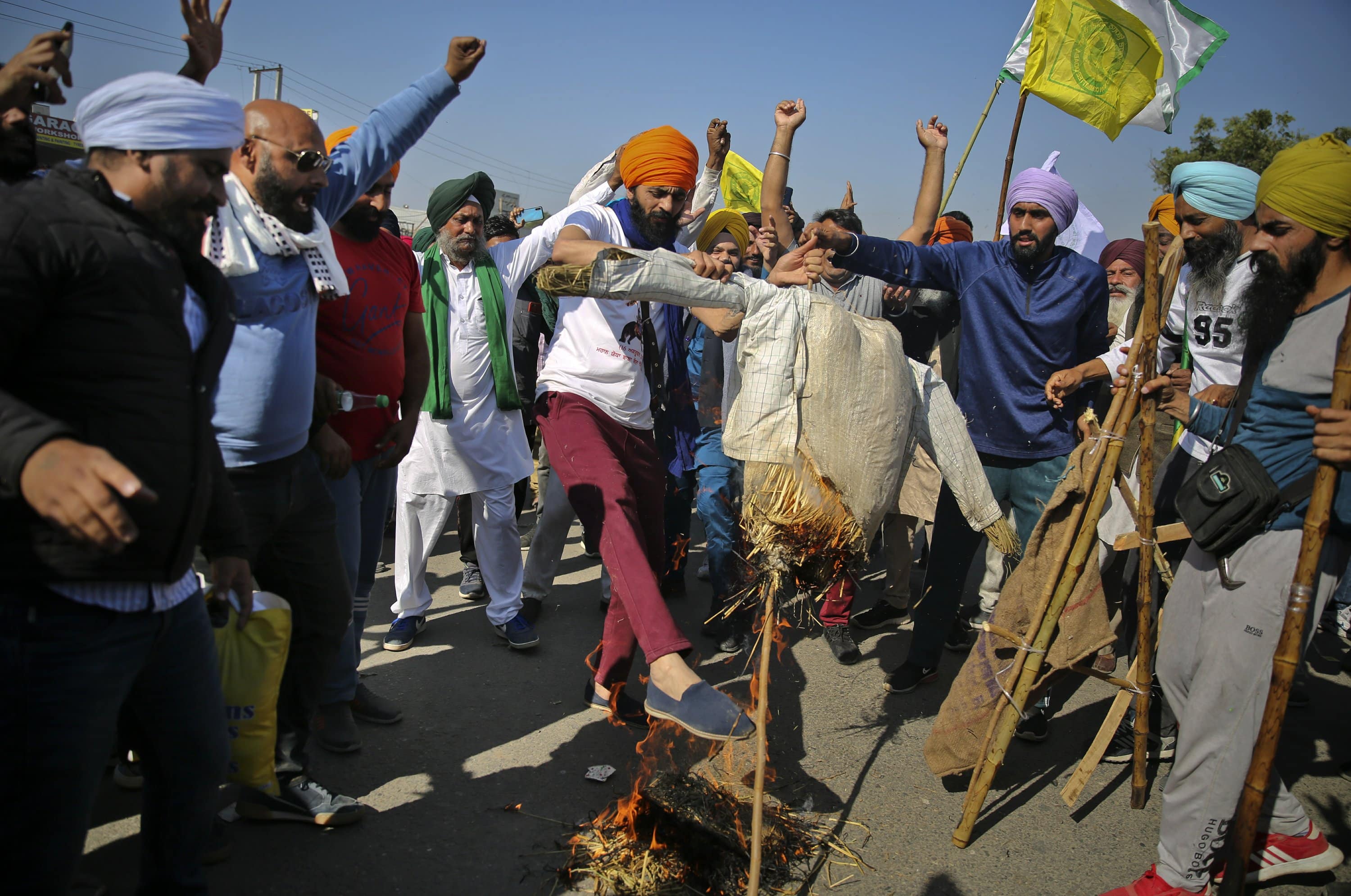 Agitating farmers not ready to end blockade, setback for government