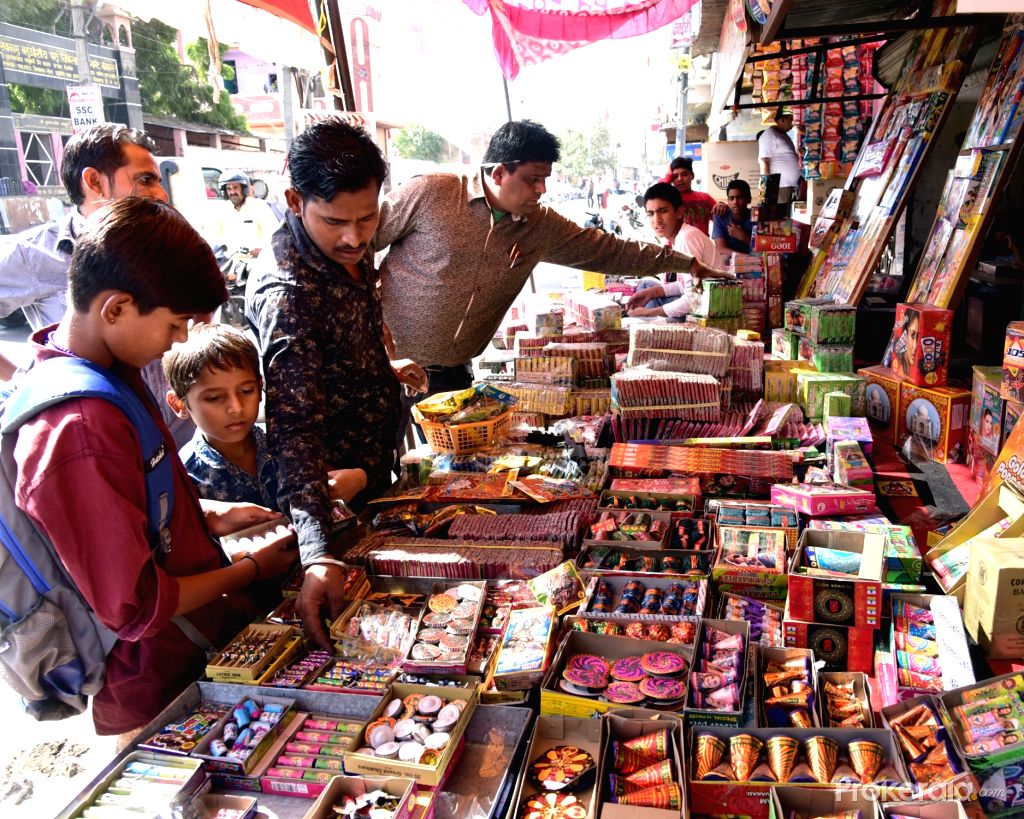 CAIT: Traders sold Rs 72,000 crore worth of goods during Diwali season