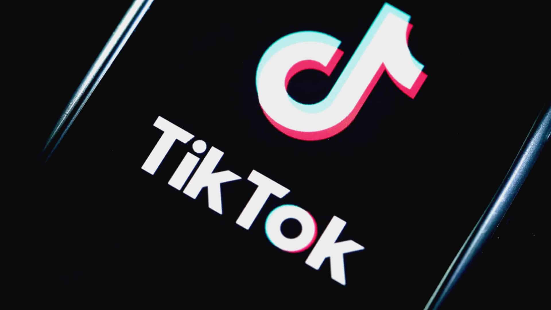 Tiktok shuts down India business but continues to engage with government