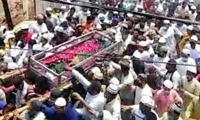 Covid norms thrown to roof as thousands attend funeral of cleric in UP's Badaun