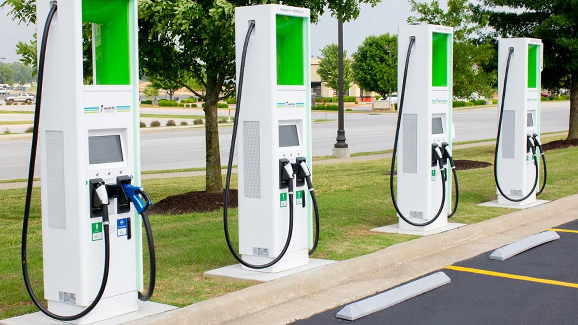 CESL inks pact with HPCL for EV charging points in metro cities across India