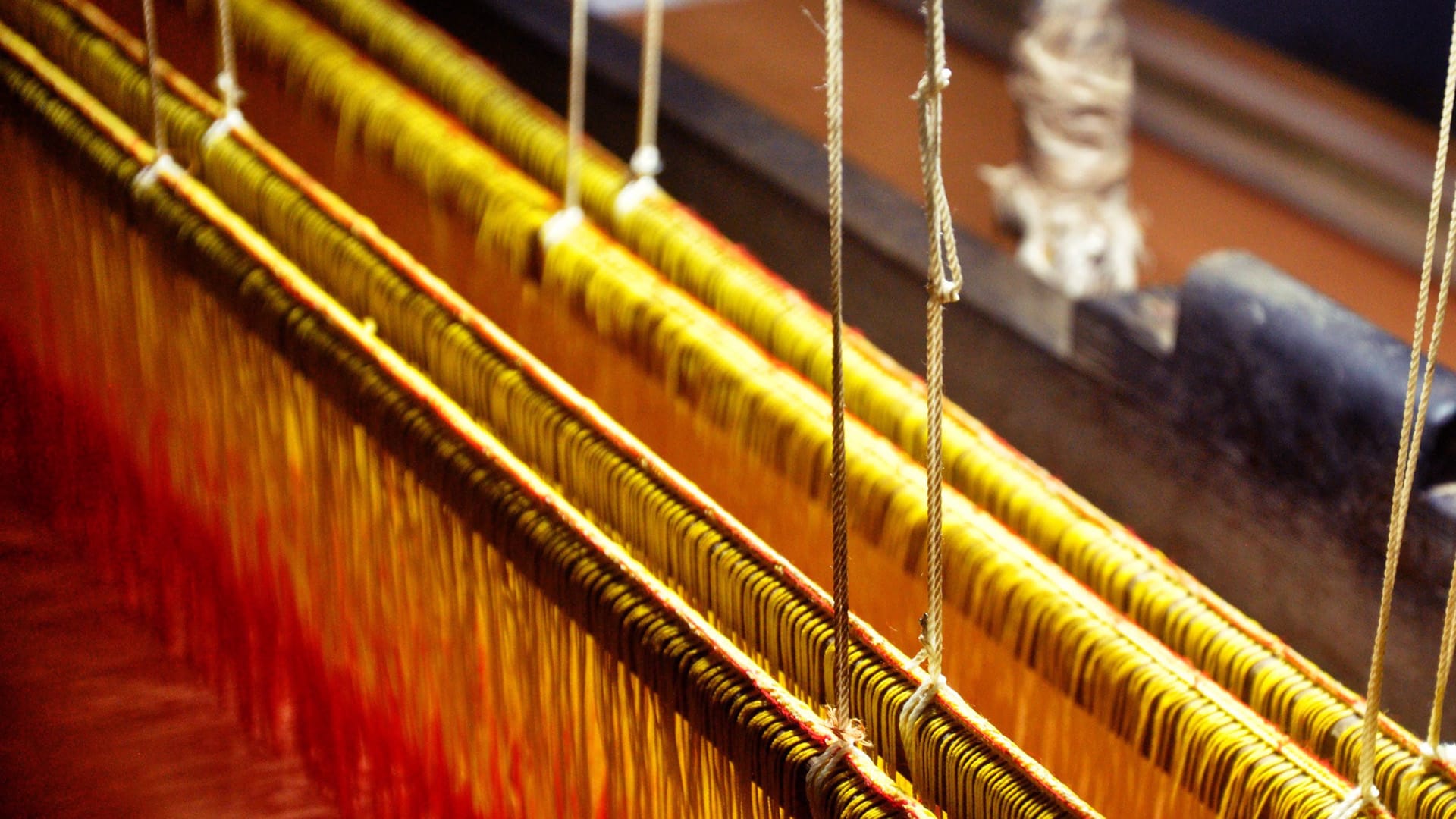 Govt forms panel to suggest ways to boost production, exports of handlooms