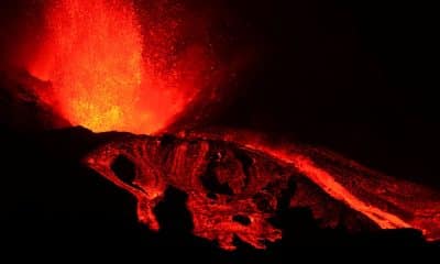 Spanish volcano spews blocks of molten lava the size of 3-story buildings