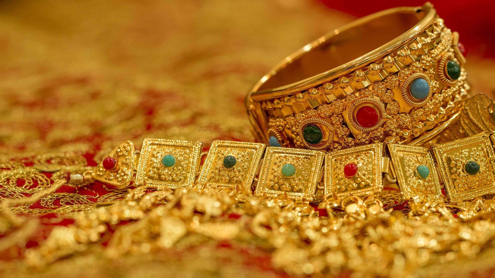 Consumers must buy only hallmarked jewellery on Dhanteras-Diwali festival Govt