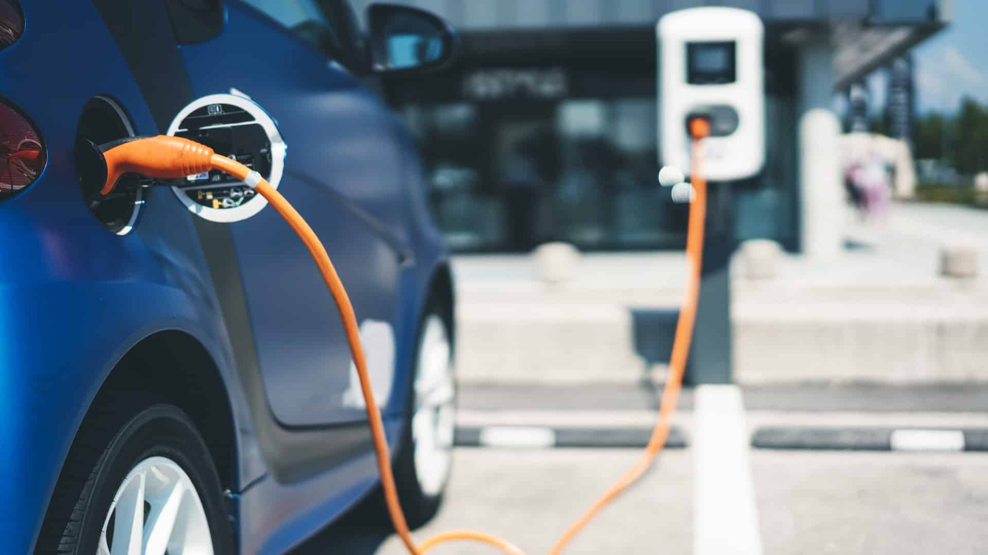 IOC to set up 10,000 EV charging stations in 3 yrs