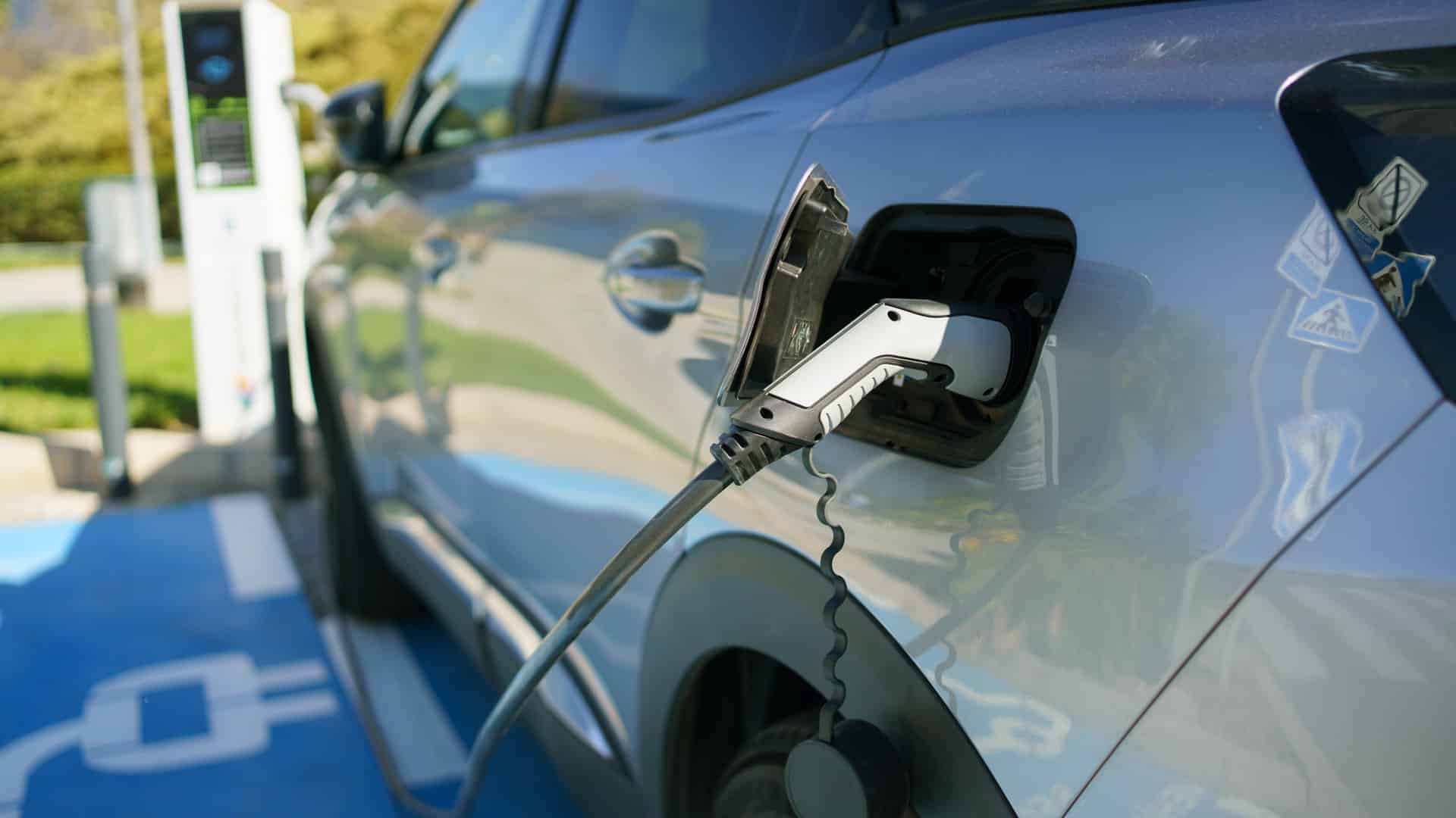 Electric vehicles sales in India to touch 10 lakh units this year: SMEV