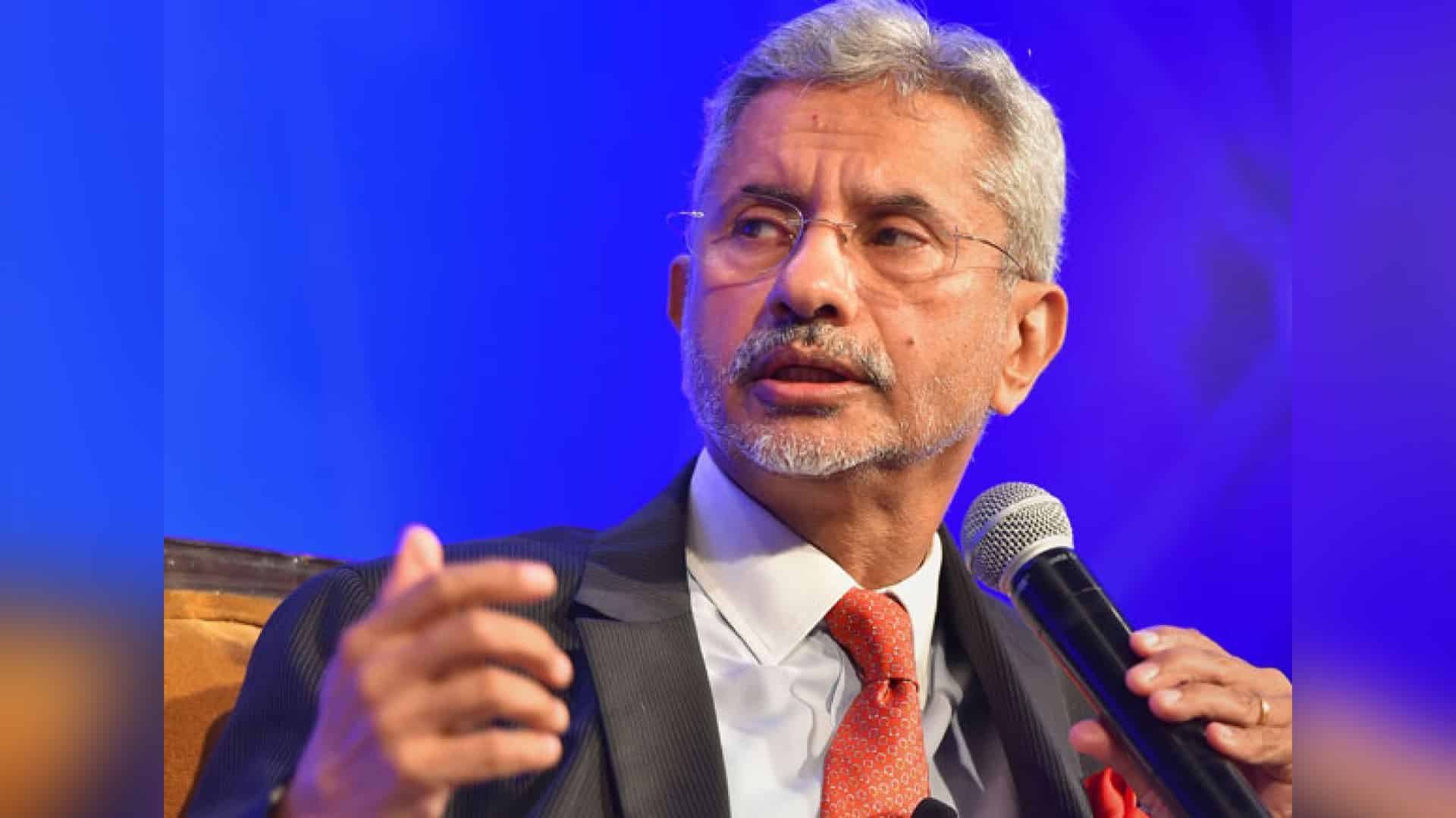 EAM Jaishankar meets Indian community in Prague, shares with them developments at home
