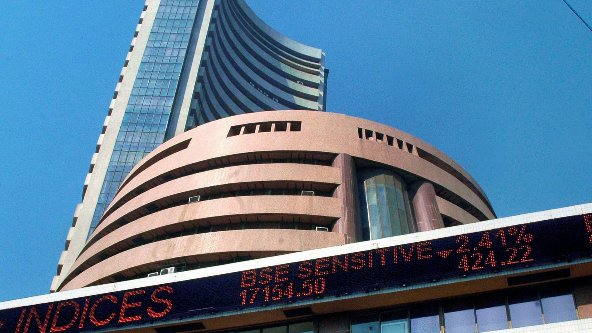 Markets go into tailspin after Fed rate hike; Sensex tumbles 1,046 pts