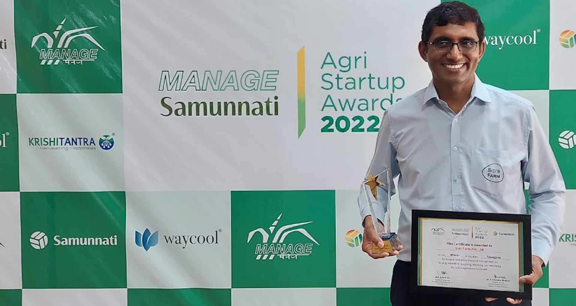 Dr. Kishore Indukuri, Founder, Sid’s Farm during the MANAGE-Samunnati Agri-Start-up Awards function