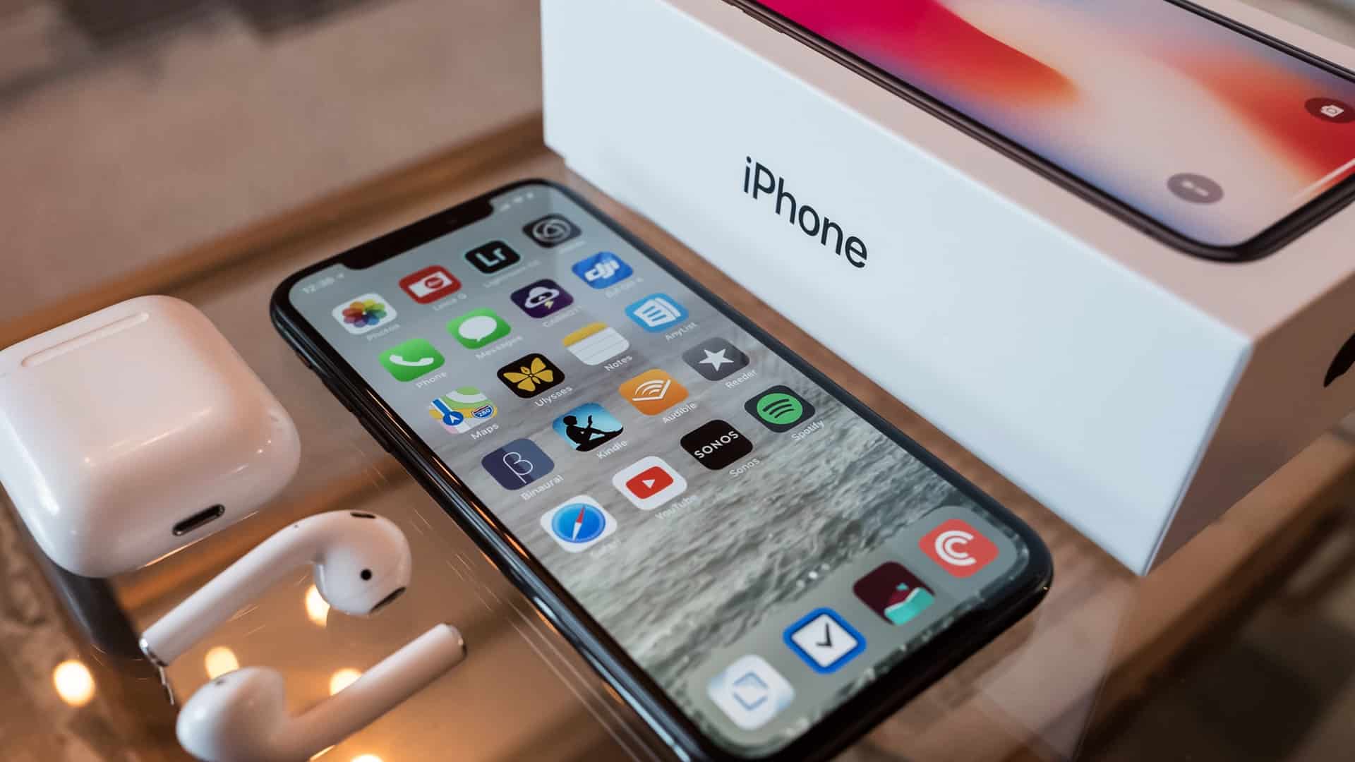 Apple phones to be built in new 300 acre factory in Karnataka, CM says it will create 1 lakh jobs