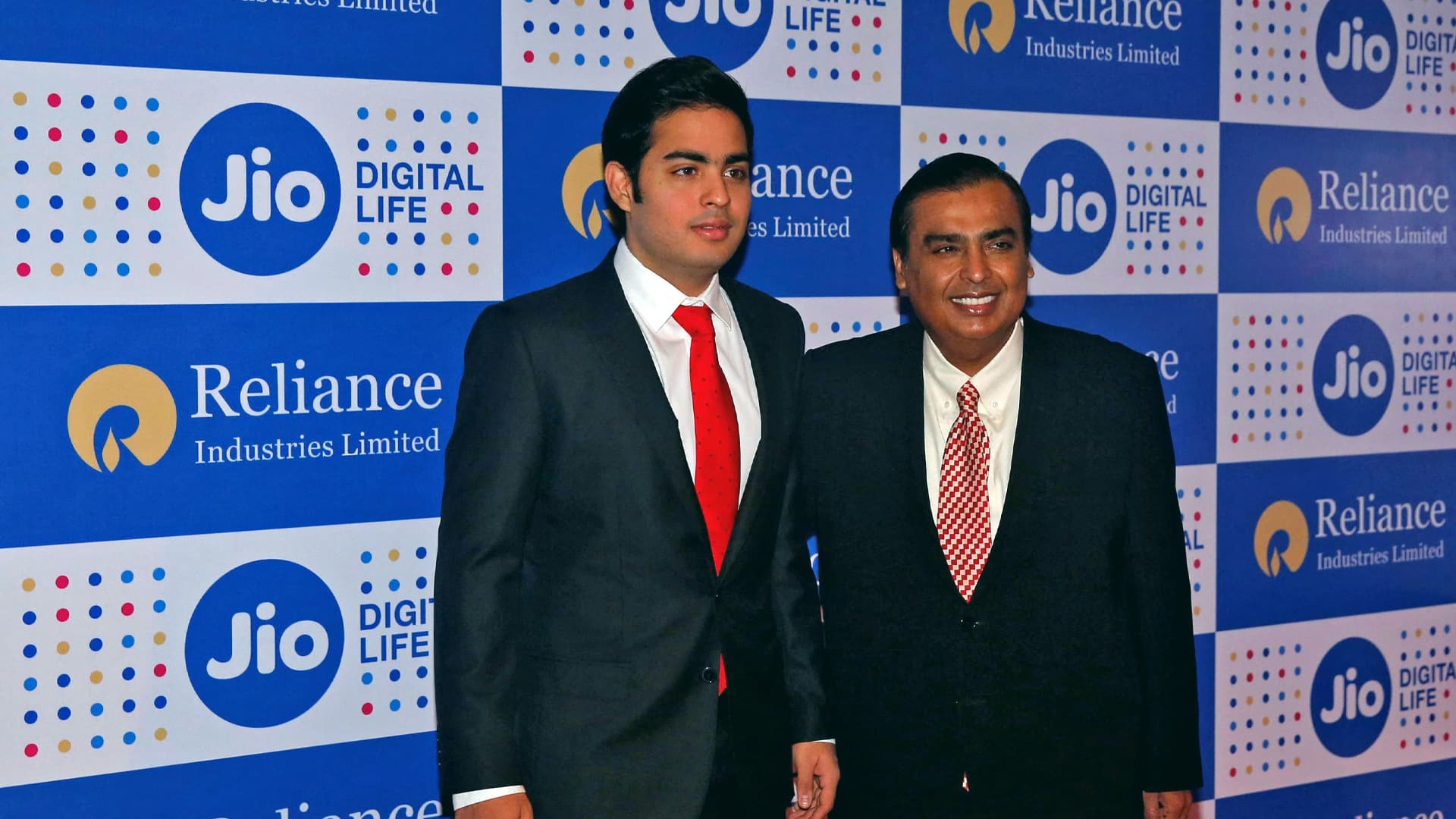 After $3 bln, Reliance and Jio raise $2 bln forex loan