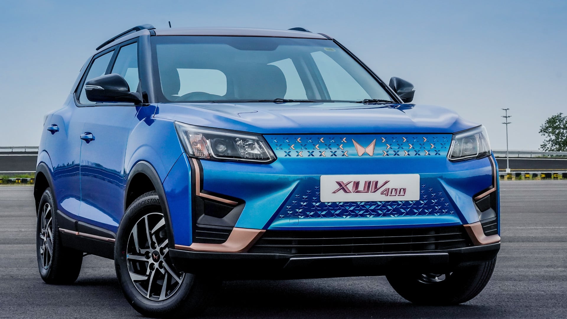 Mahindra XUV400 EV: The Game Changer EV for Difficult Terrains Enters the India Book of Records