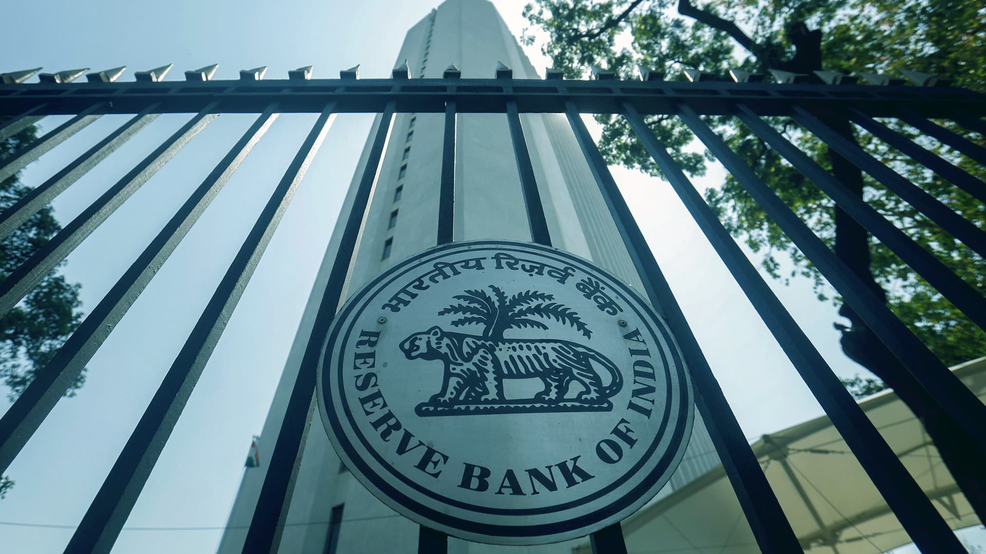 RBI unexpectedly keeps interest rate unchanged