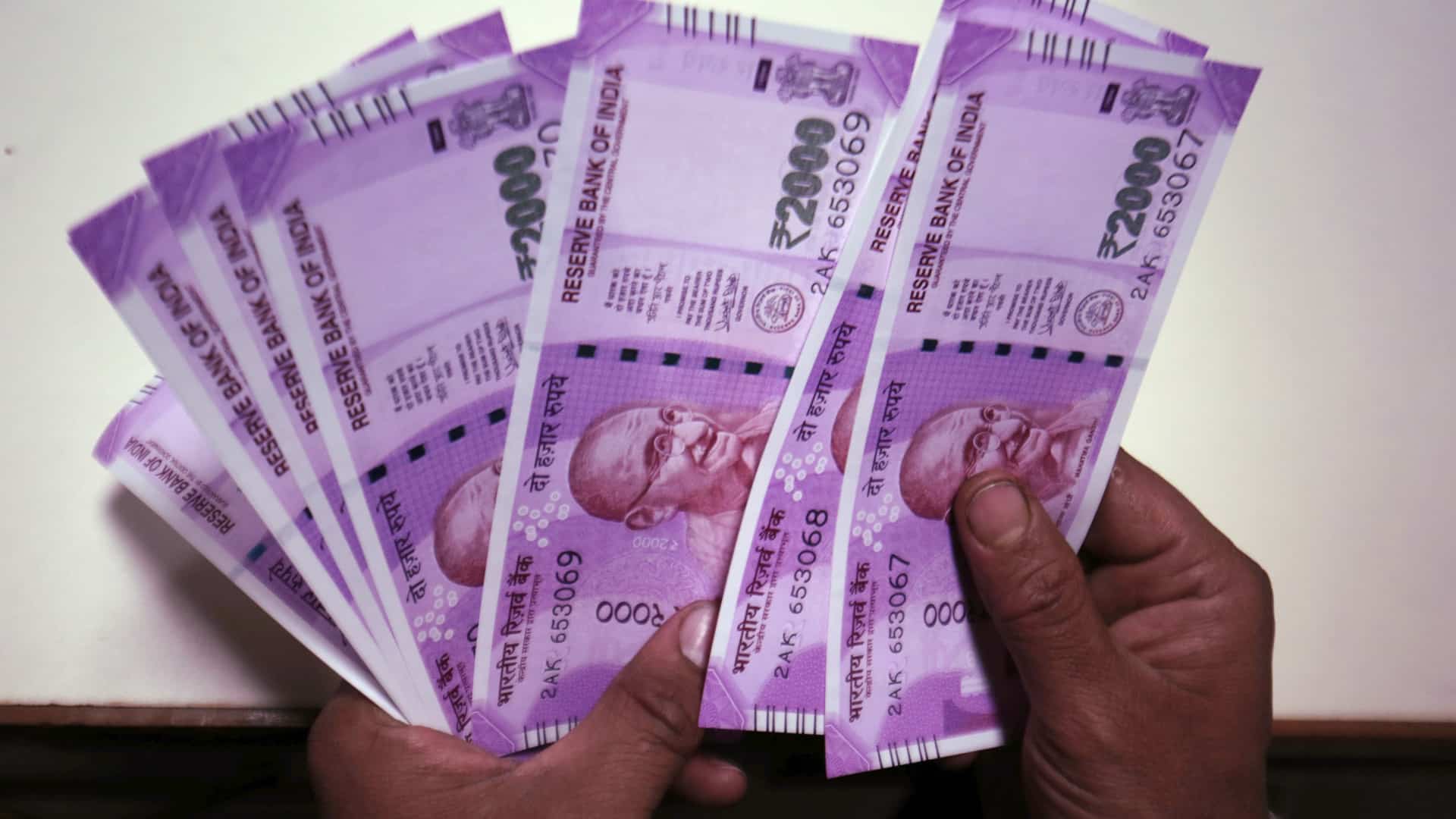 More than two-thirds of Rs 2,000 notes returned within a month of withdrawal: Das