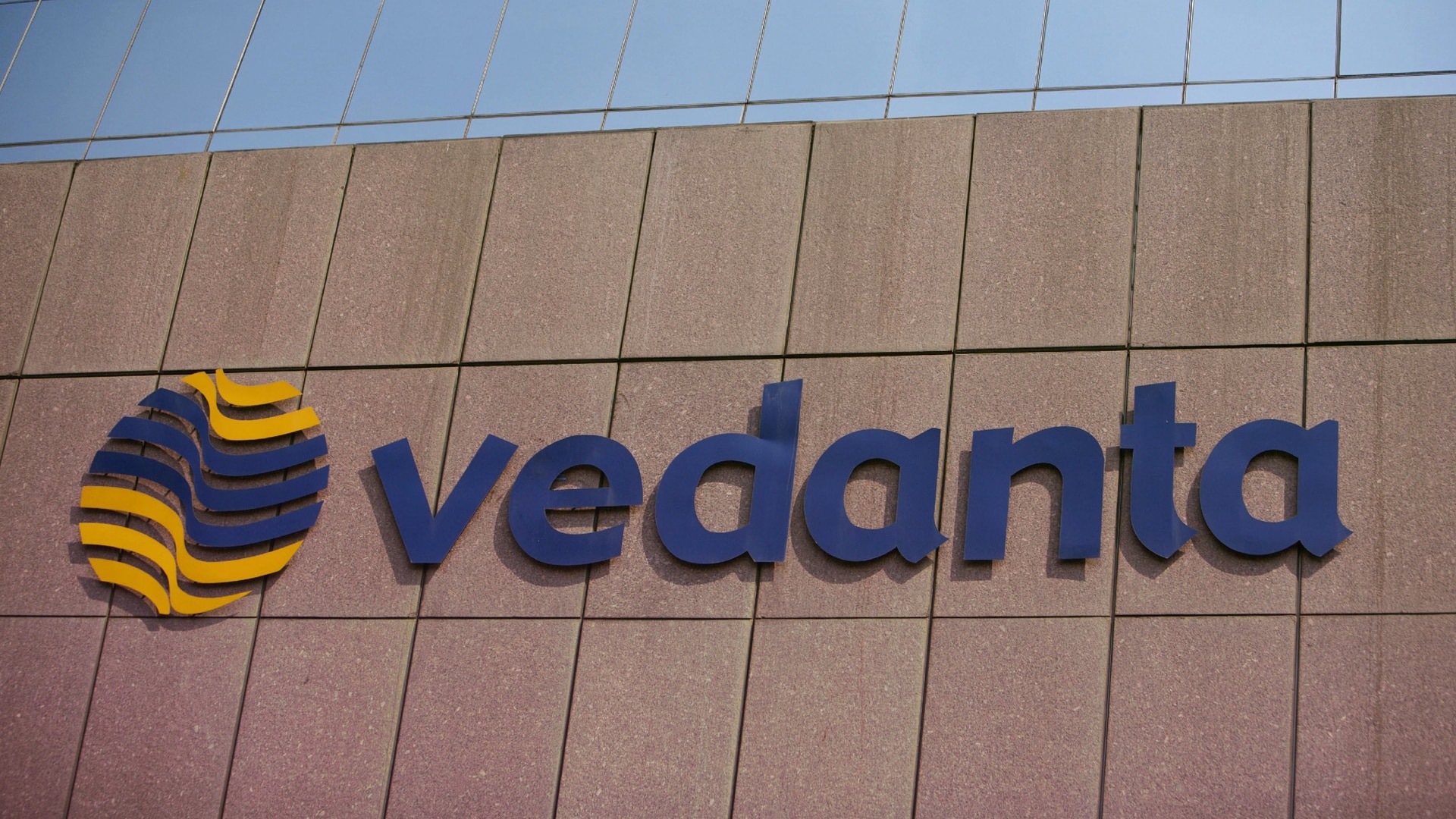 Proceeding with filing fresh application under modified display-scheme; semiconductor application under Govt consideration: Vedanta