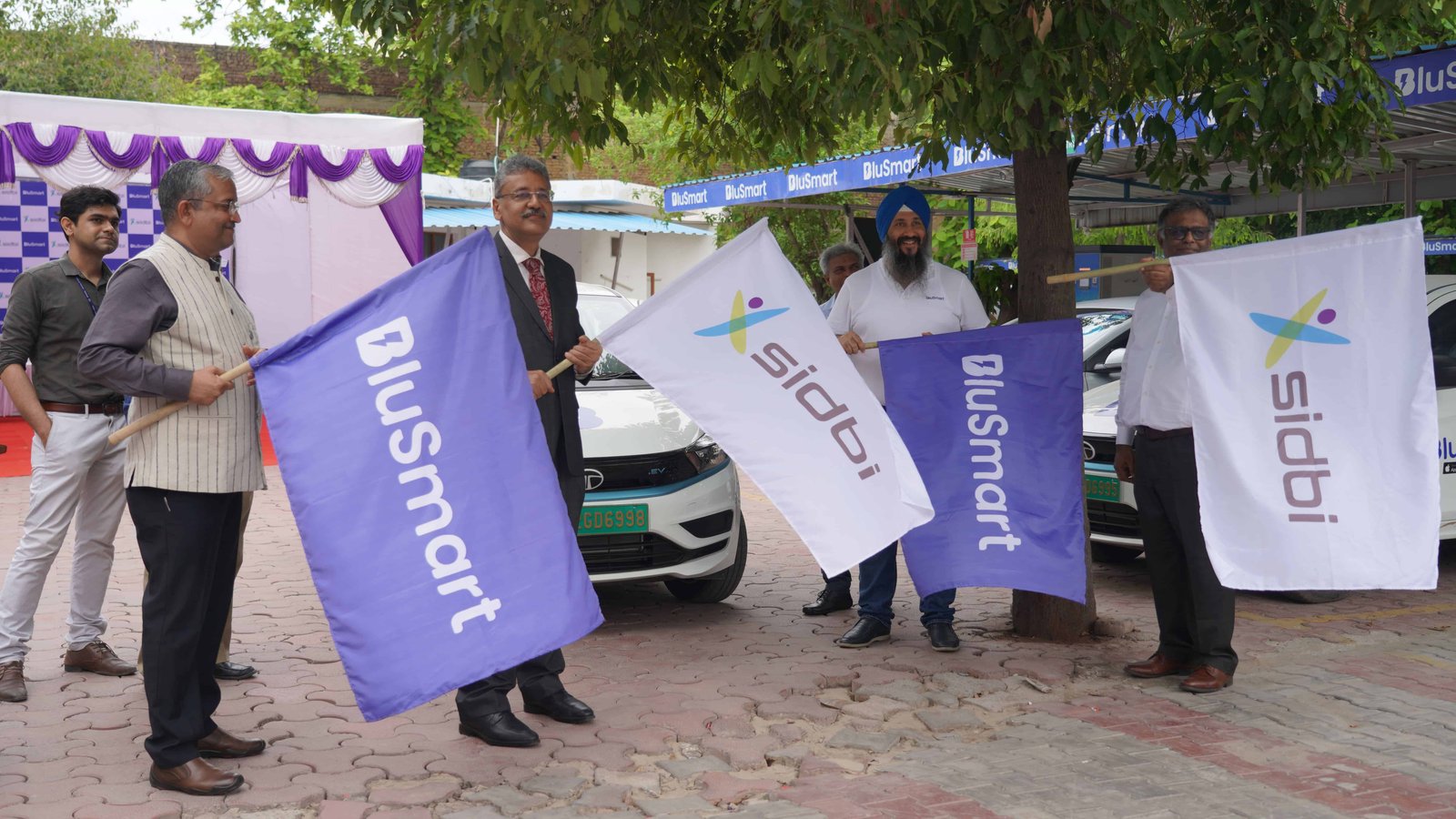 SIDBI and BluSmart Flag Off 140+ Electric Cars under the Delhi EV Policy, EV4ECO