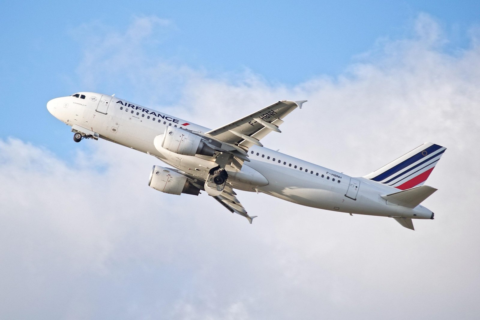 Air France AF136’s Oceanic U-Turn Stuns Passengers and Sends Aviation Industry Scrambling Chicago O’Hare Paris to Chicago on Air France Flight AF136 Charles de Gaulle Airport