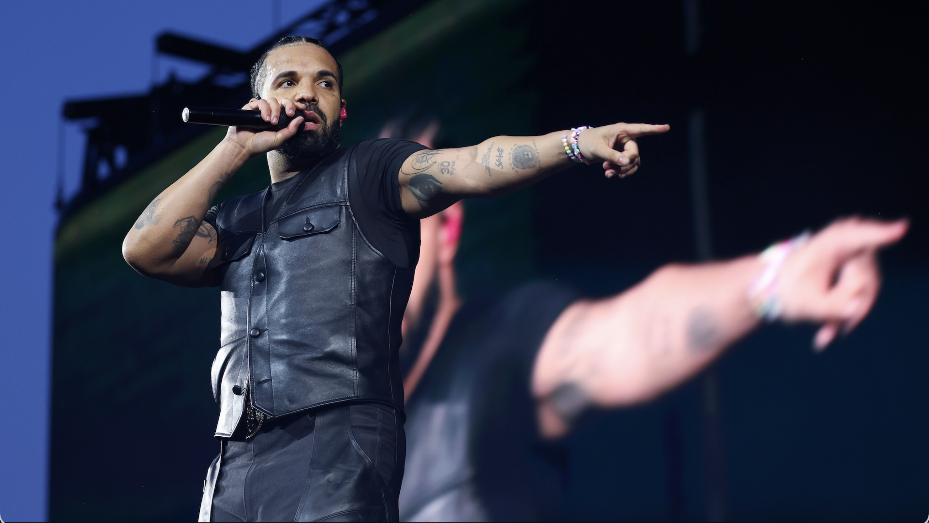 Drake & Julia Wolf’s “Dog House” Makes Hot 100 Debut, Justin Bieber Floods Charts With SWAG II