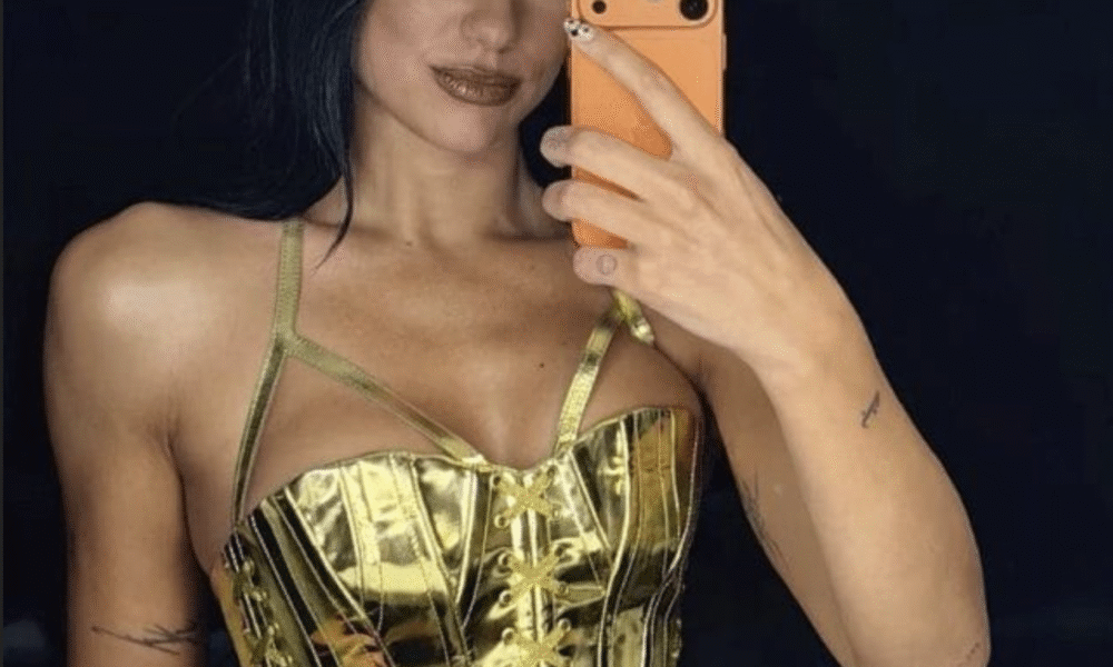 Dua Lipa and Her Apple iPhone 17 pro