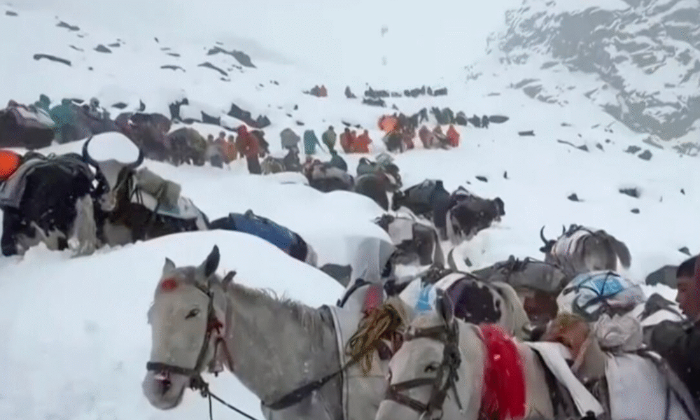 Hundreds Trapped in Rare Mount Everest Blizzard as Rescuers Battle Heavy Snow