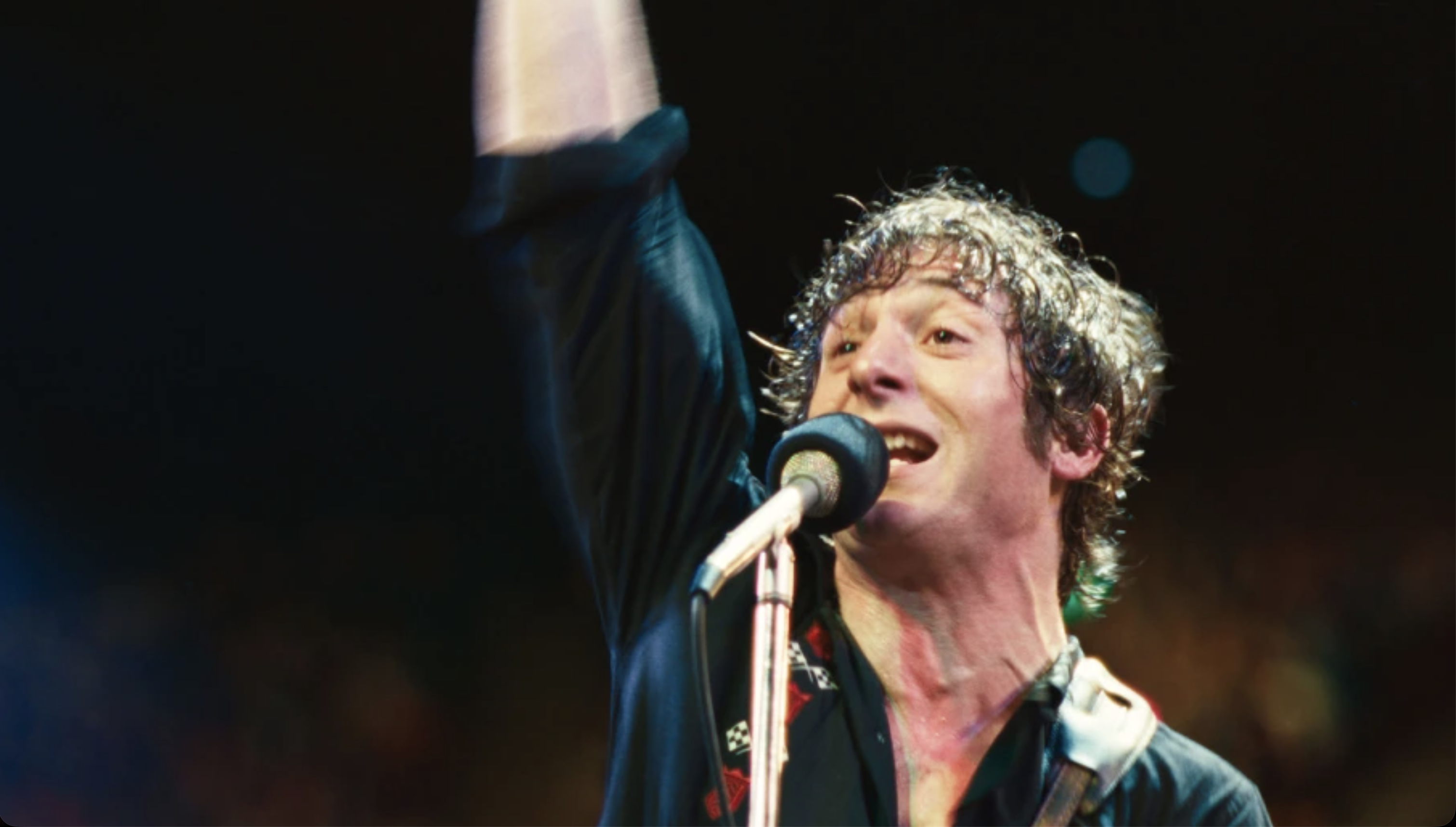 Jeremy Allen White Channels Bruce Springsteen in Electrifying “Born to Run” Clip from Deliver Me From Nowhere