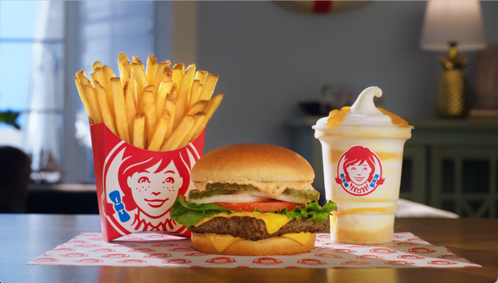 Wendy’s to Shutter Hundreds of U.S. Restaurants Amid Struggling Sales and Inflation Pressures-1