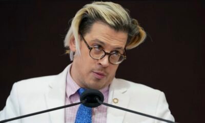 Milo Yiannopoulos Arrested by ICE Far-Right Provocateur Now Faces Deportation Breitbart editor Laura Loomer