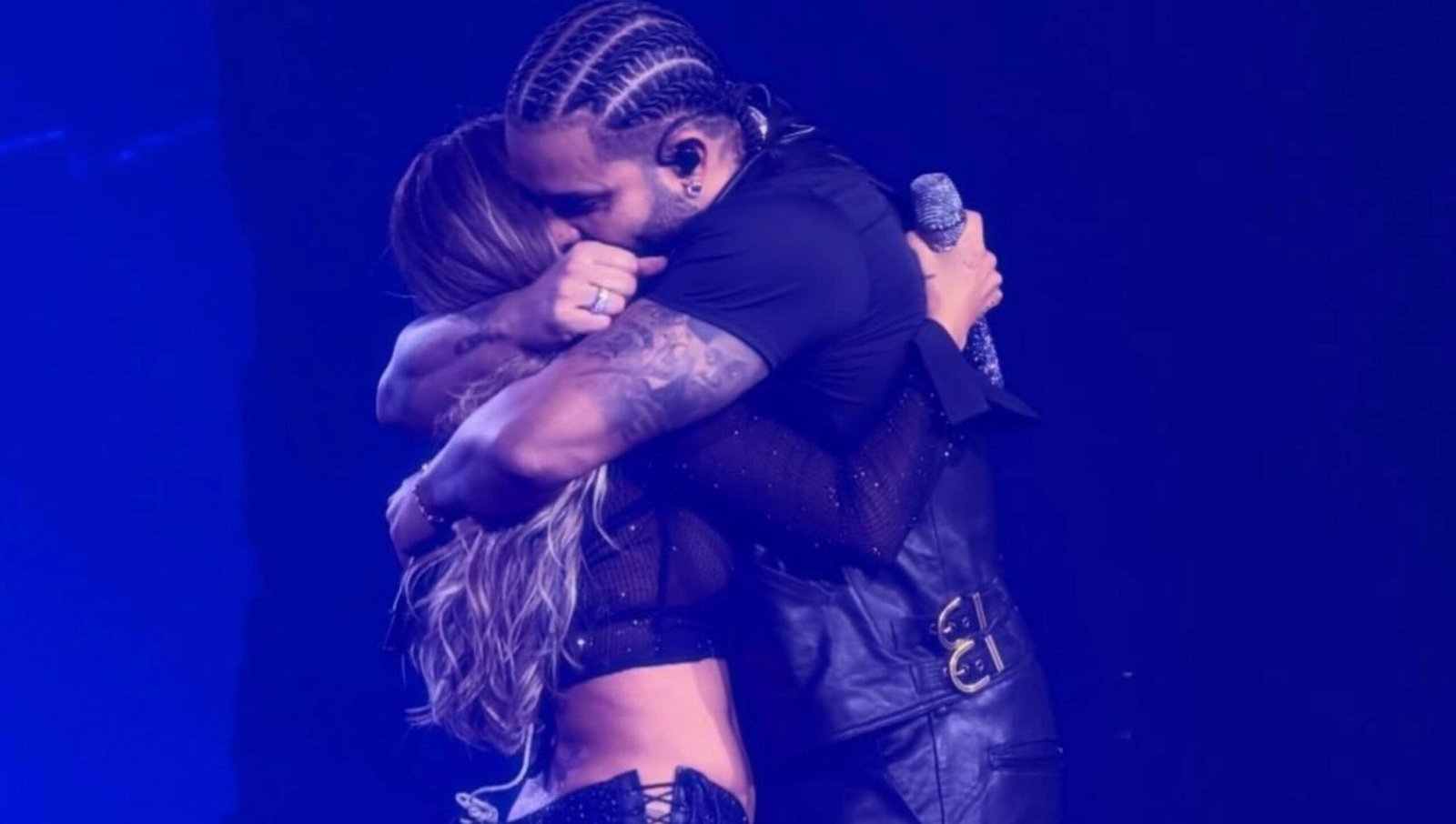 Drake Shocks Karol G Houston Crowd With Surprise One Dance Performance Ahí New Bestie Maid of Honour